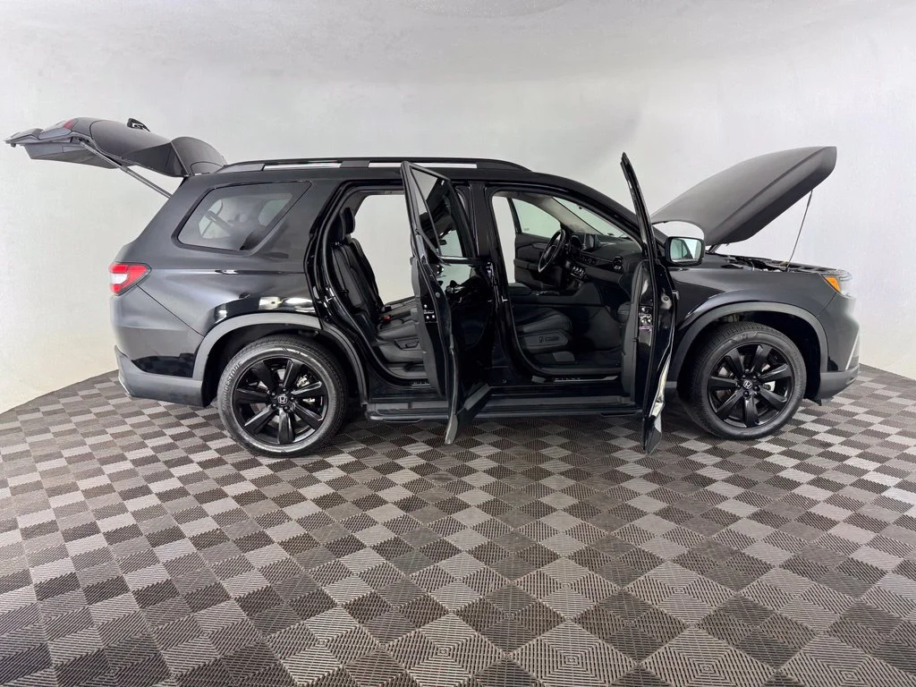 Used 2024  Honda Touring image 12