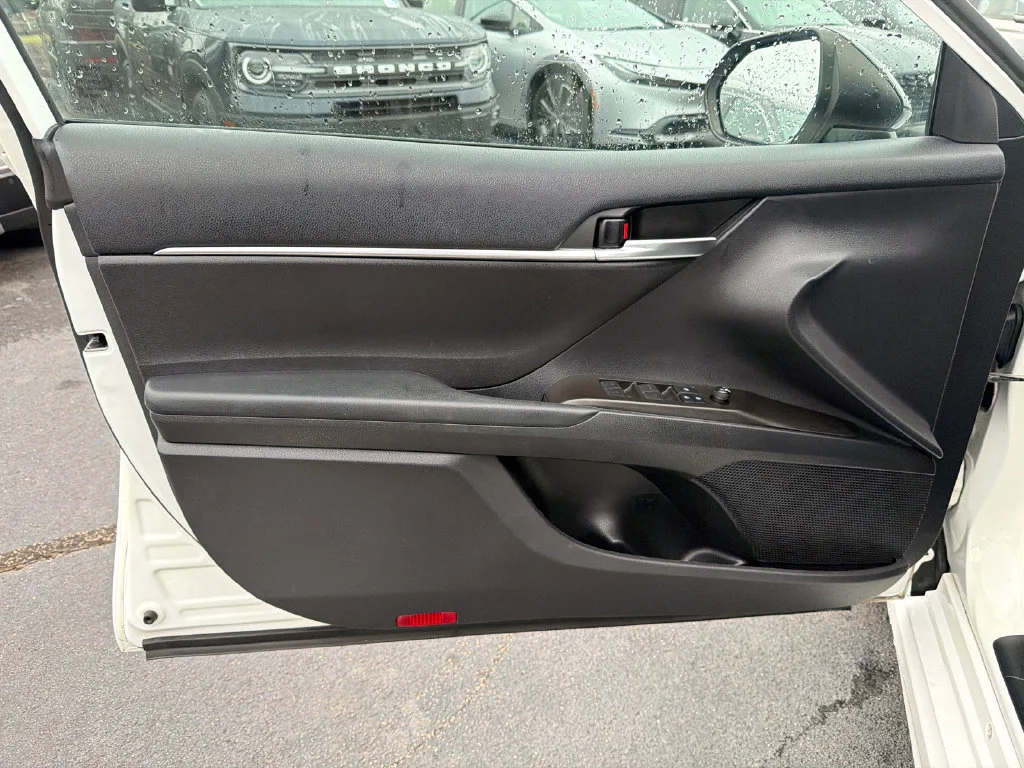 Used 2022 White Toyota SE Nightshade image 10