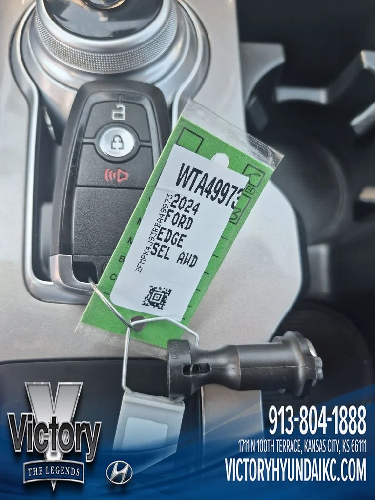 Used 2024 Gray Ford SEL image 29
