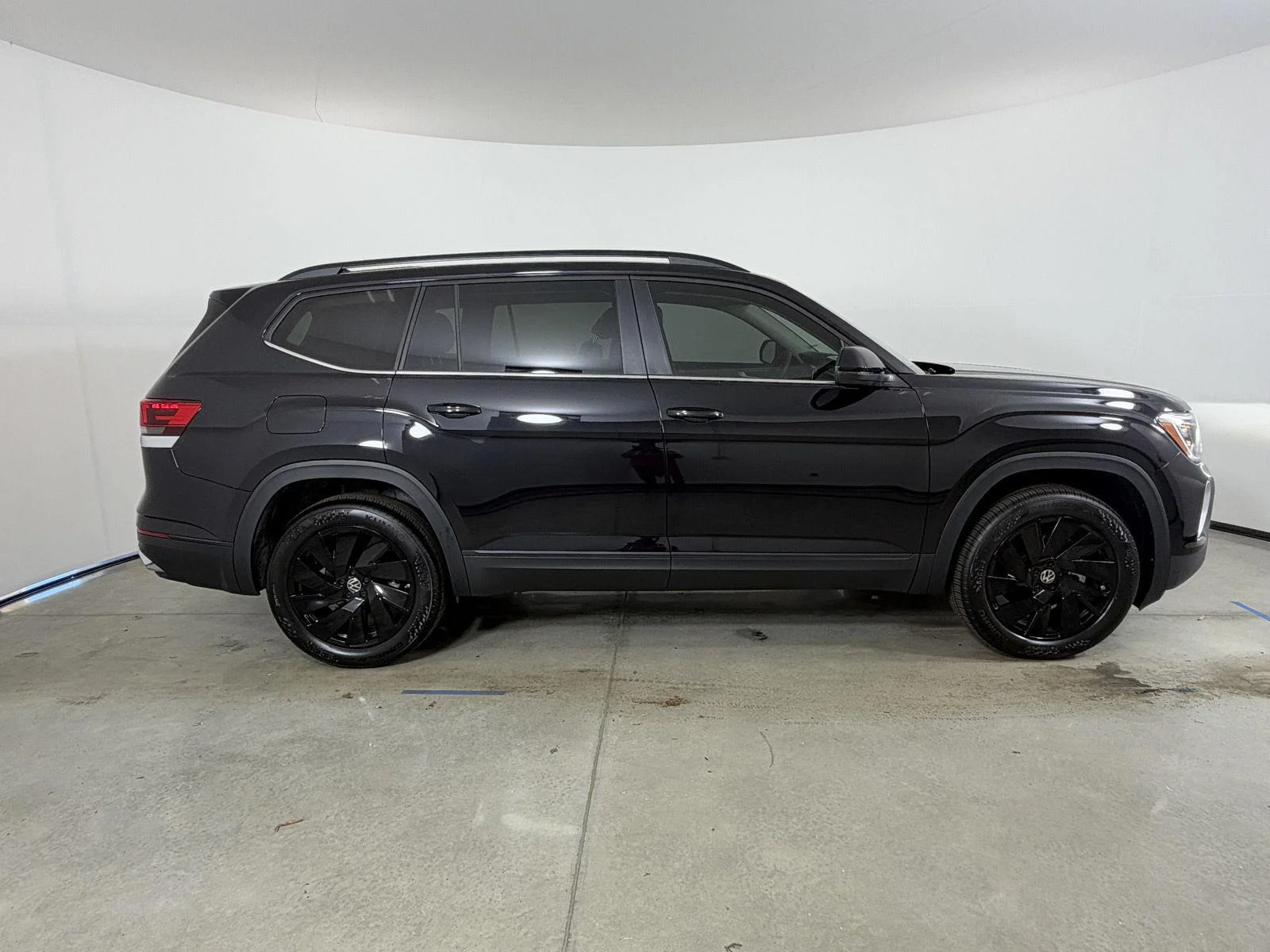 New 2026 Deep Black Pearl Volkswagen 2.0T SE w/Technology image 4