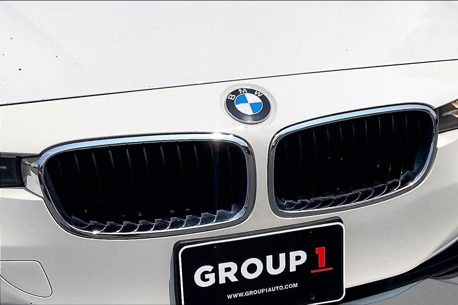 Used 2015 Alpine White BMW 320i xDrive image 30