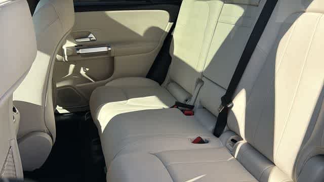 Certified Used 2025 Polar White Mercedes-Benz GLB 250 image 29