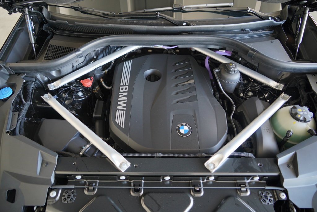 New 2026 Black Sapphire Metallic BMW xDrive40i image 36