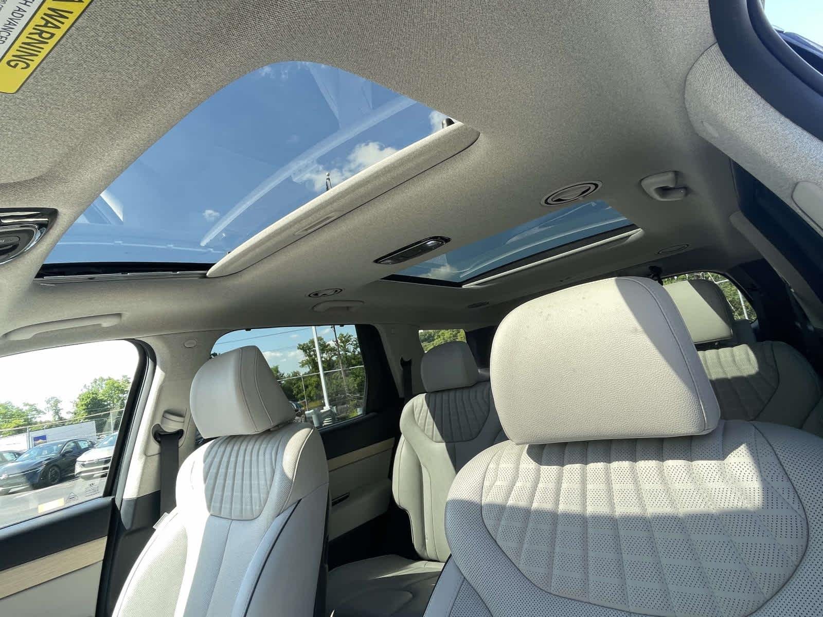 Used 2024 Moonlight Cloud Hyundai Limited image 23