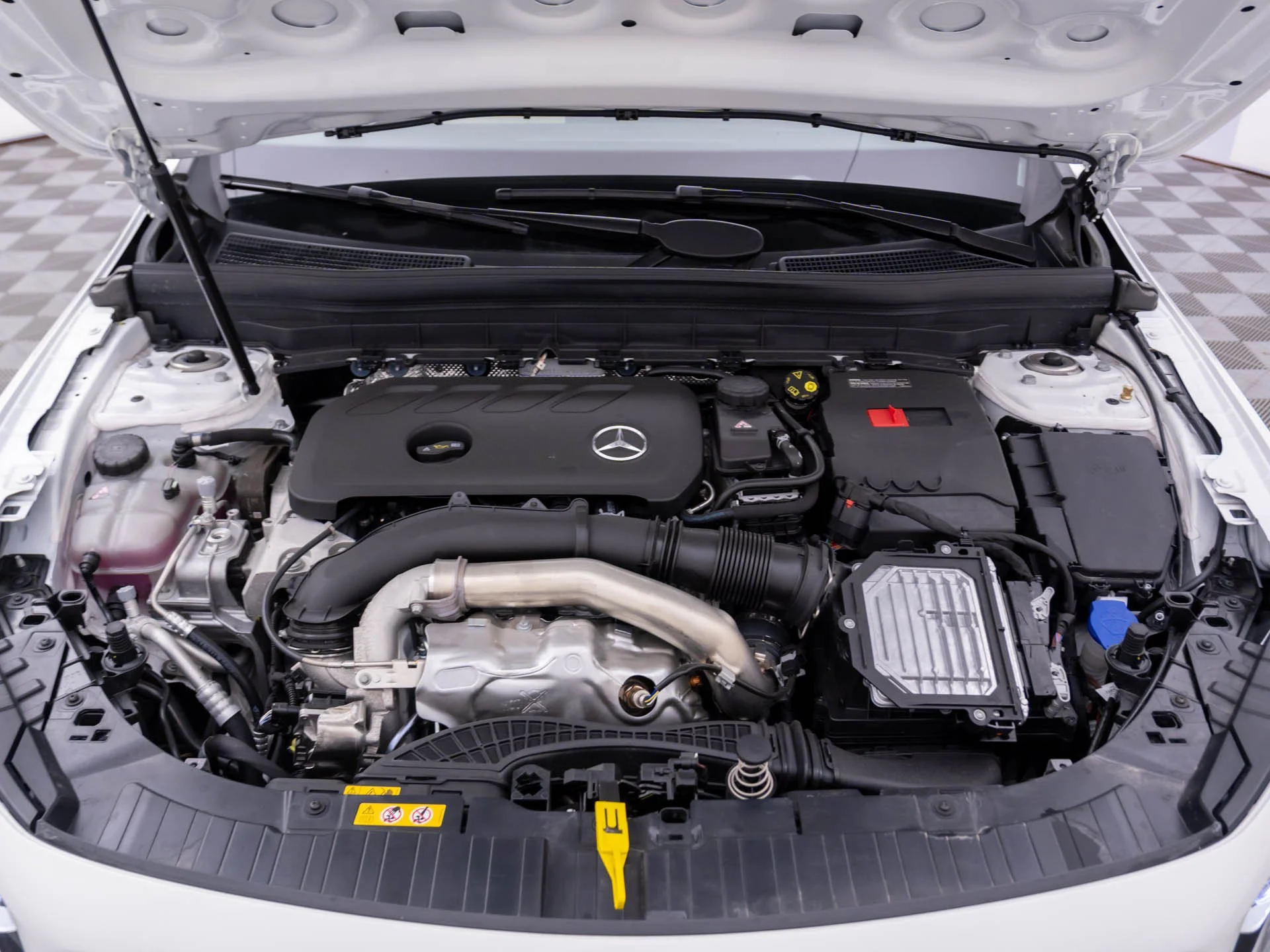 New 2026 White Mercedes-Benz GLB 250 image 34