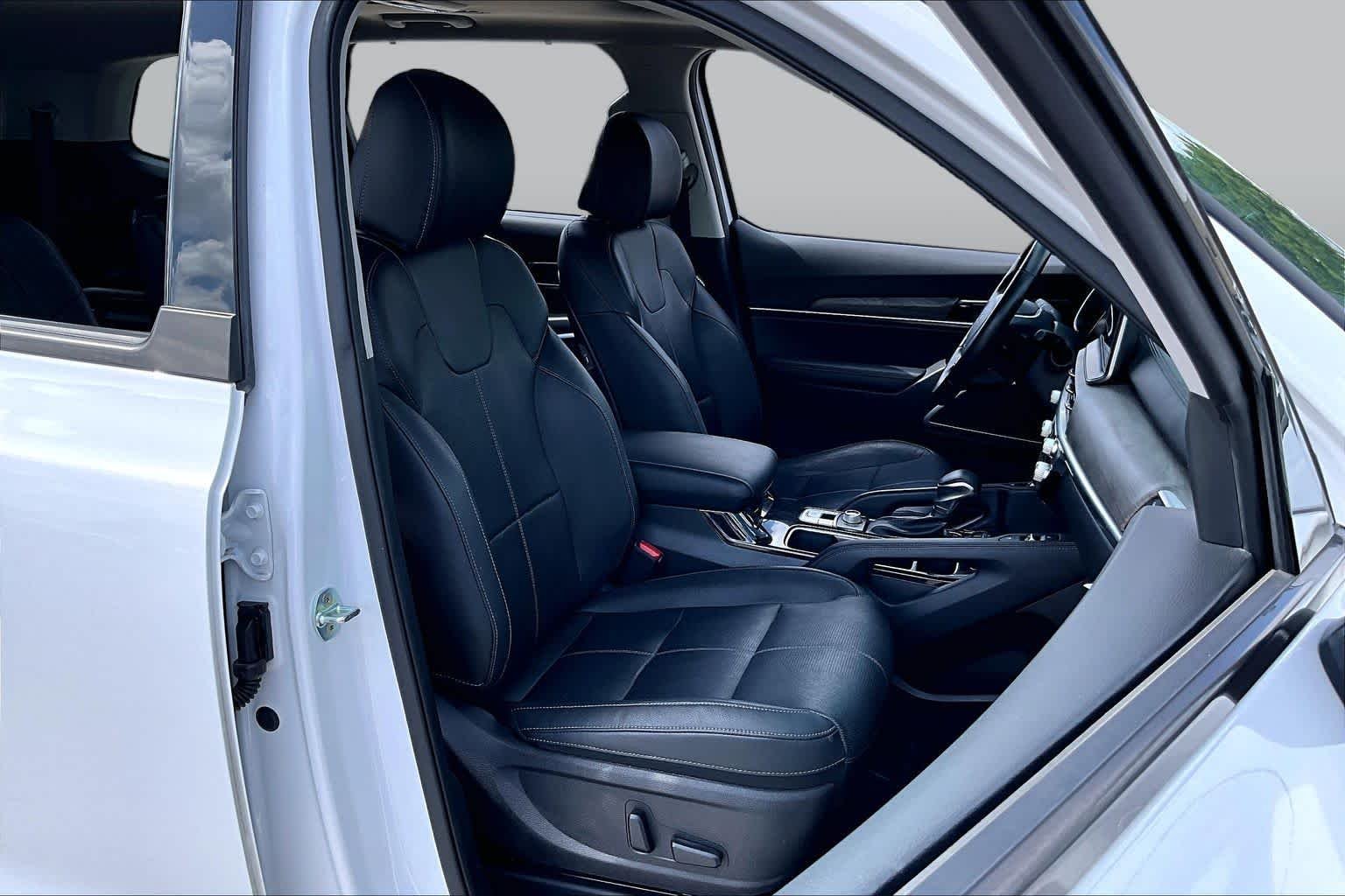 Used 2022 Glacial White Pearl Kia EX image 8