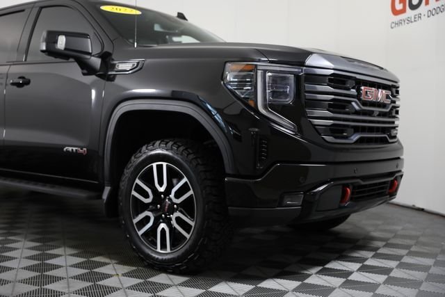 Used 2022 Black GMC AT4 image 27