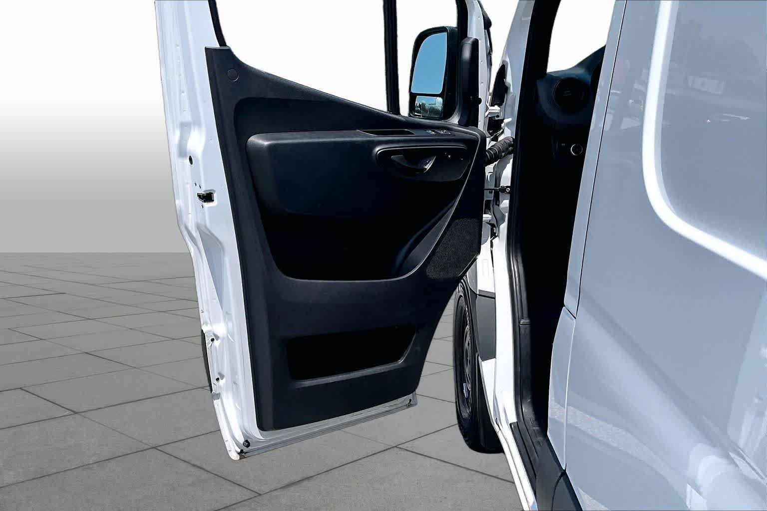 Used 2025 Arctic White Mercedes-Benz  image 22