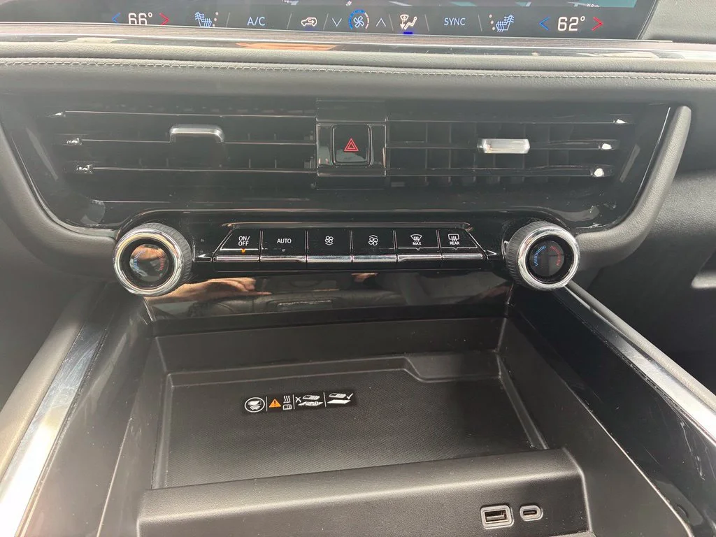 Used 2025 Summit White Chevrolet LT image 102