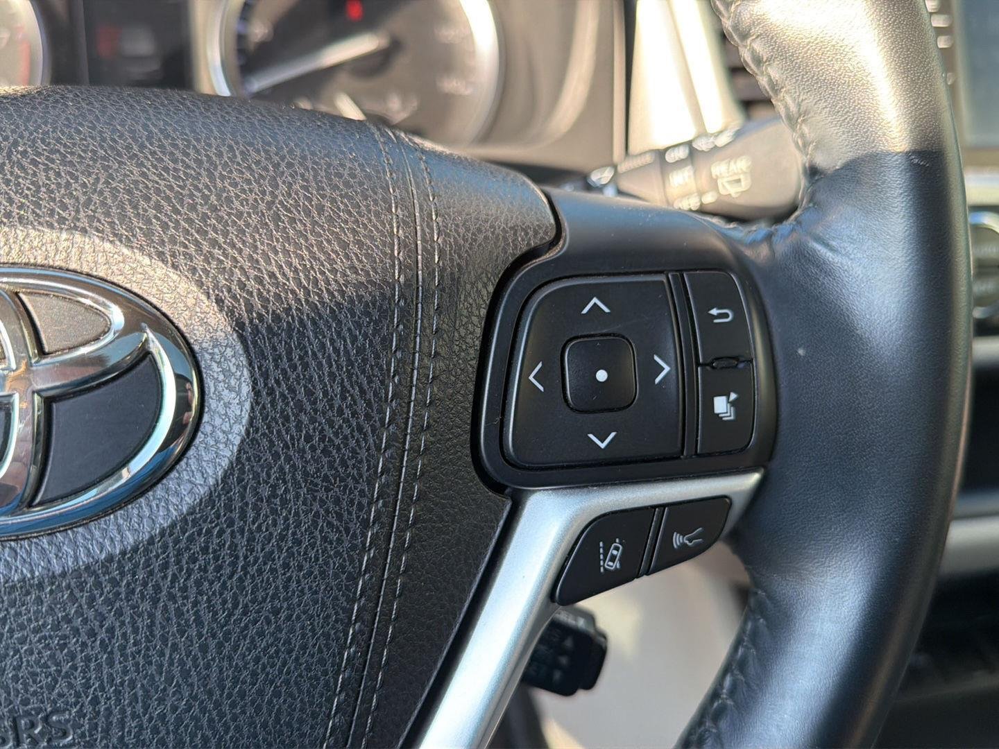 Used 2017 Midnight Black Metallic Toyota XLE image 22