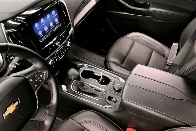 Used 2023 Iridescent Pearl Tricoat Chevrolet High Country image 17
