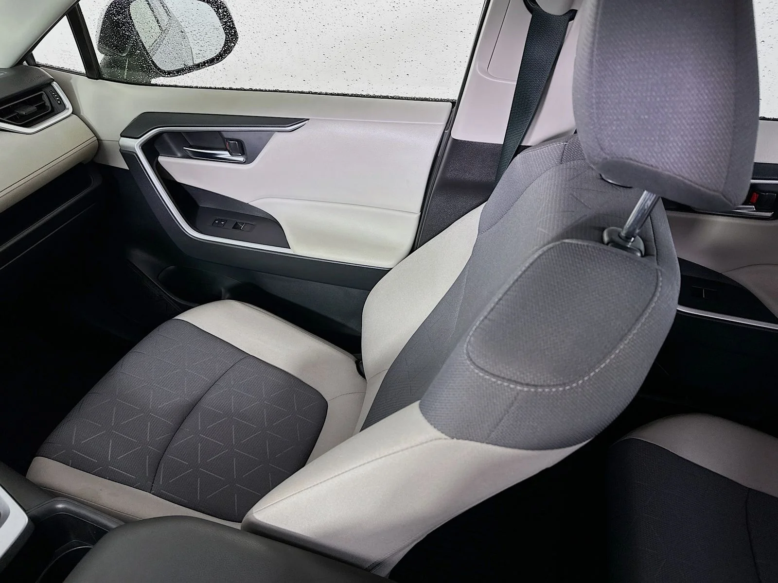 Used 2023 Silver Toyota XLE image 24