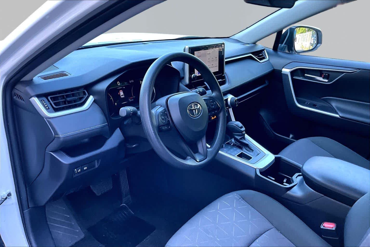 Used 2025 Ice Cap Toyota XLE image 18