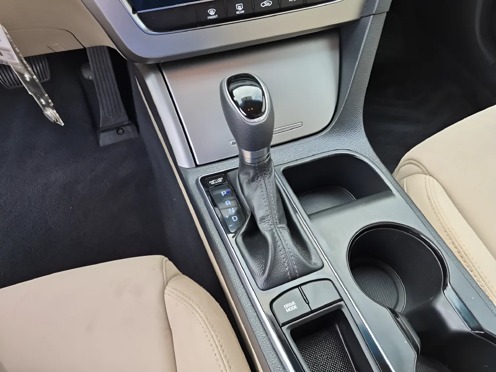 Used 2015 Brown Hyundai SE image 25