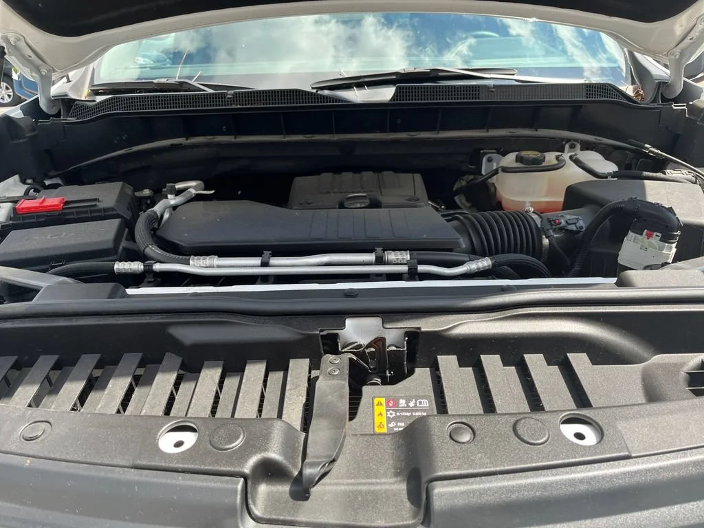 New 2025 Summit White Chevrolet LT (2FL) image 21