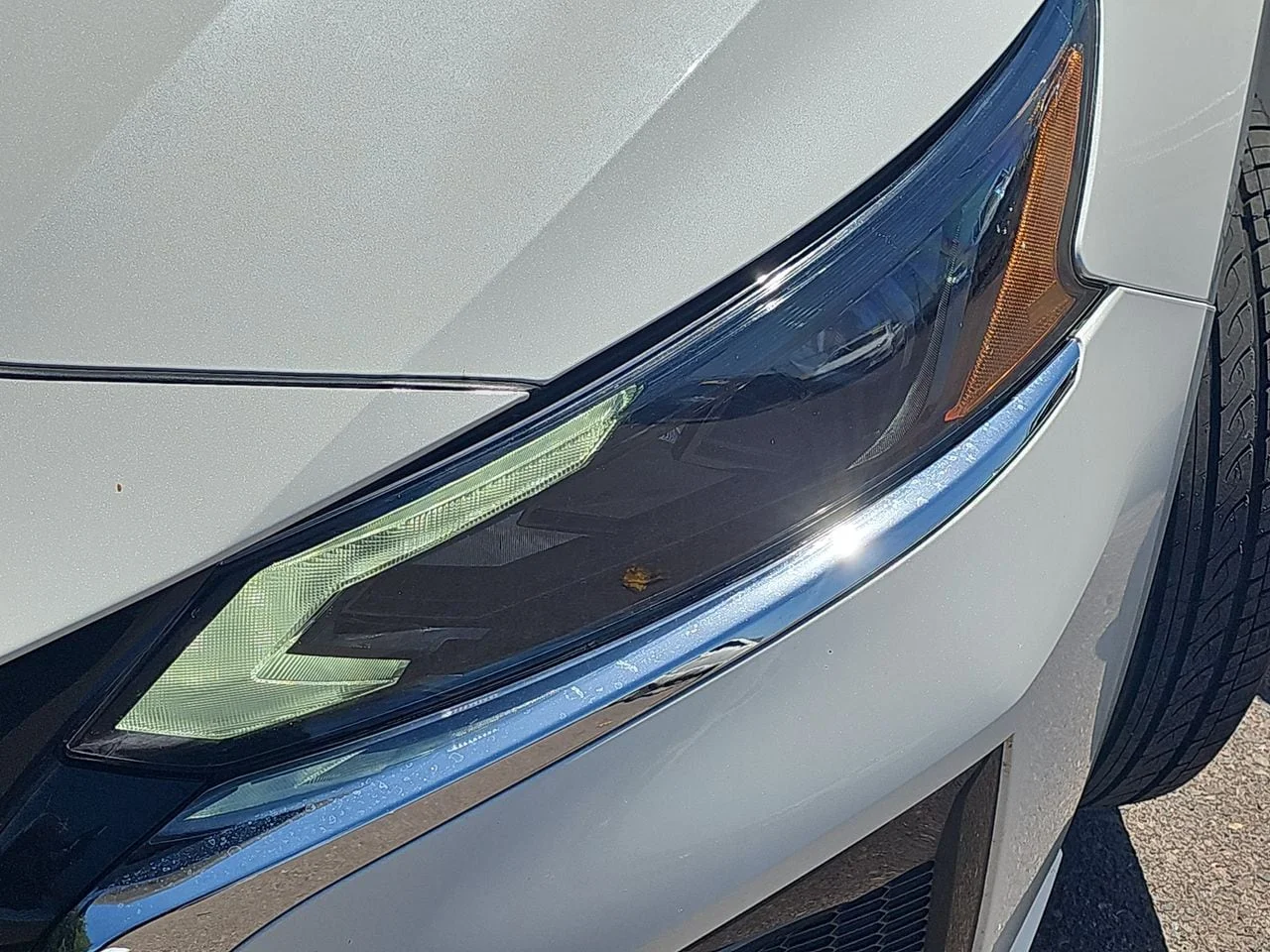 Used 2025 Pearl White Tricoat Nissan 2.5 SV image 29
