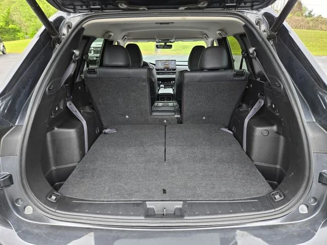 Used 2025 Gray Mitsubishi SE image 16