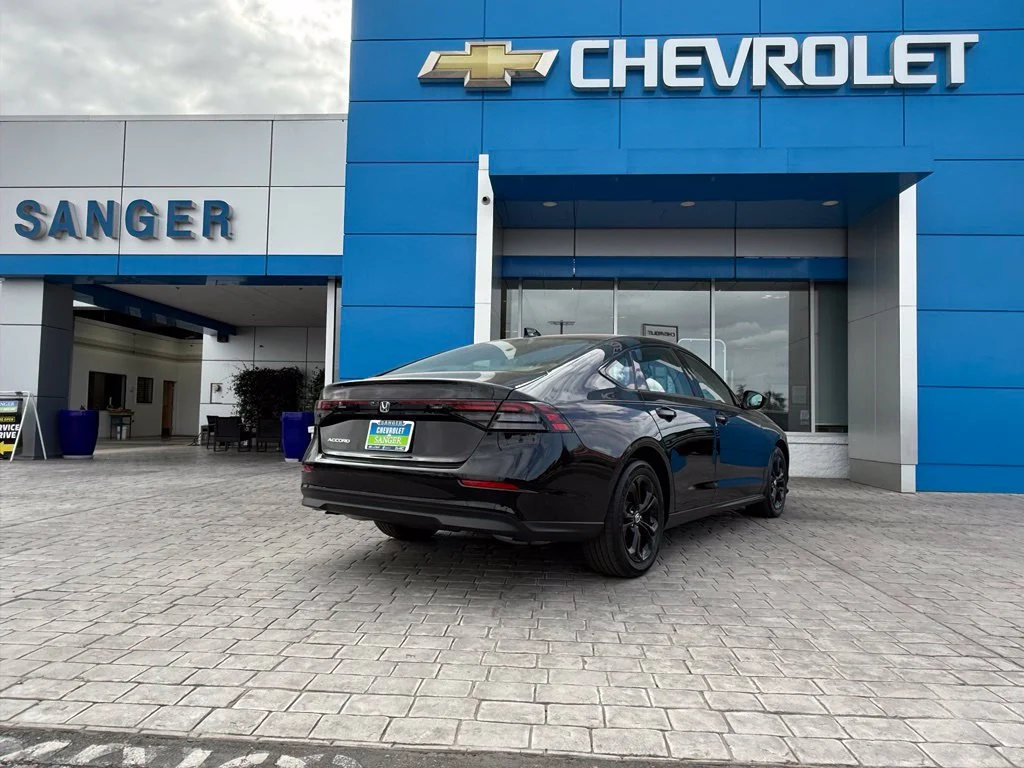 Used 2025 Black Honda SE image 7