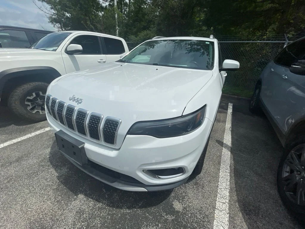 Used 2019 White Jeep Limited image 2