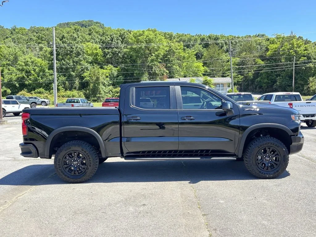 Used 2025 Black Chevrolet ZR2 image 5