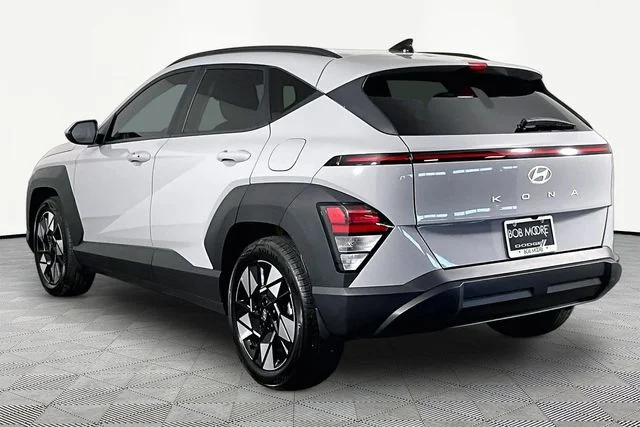 Used 2025 Gray Hyundai SEL image 4