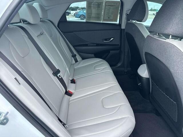 Used 2025 Serenity White Hyundai Limited image 9