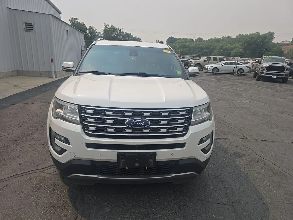 Used 2016 White Platinum Clearcoat Metallic Ford Limited image 11