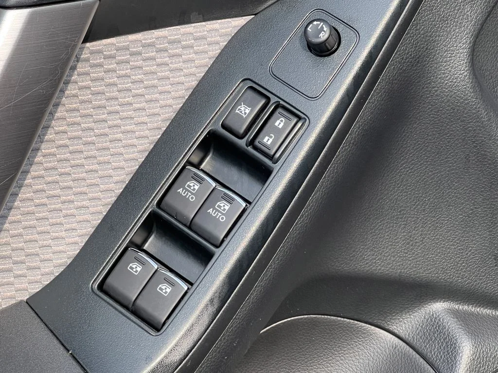 Used 2018 Blue Subaru 2.5i Premium image 15