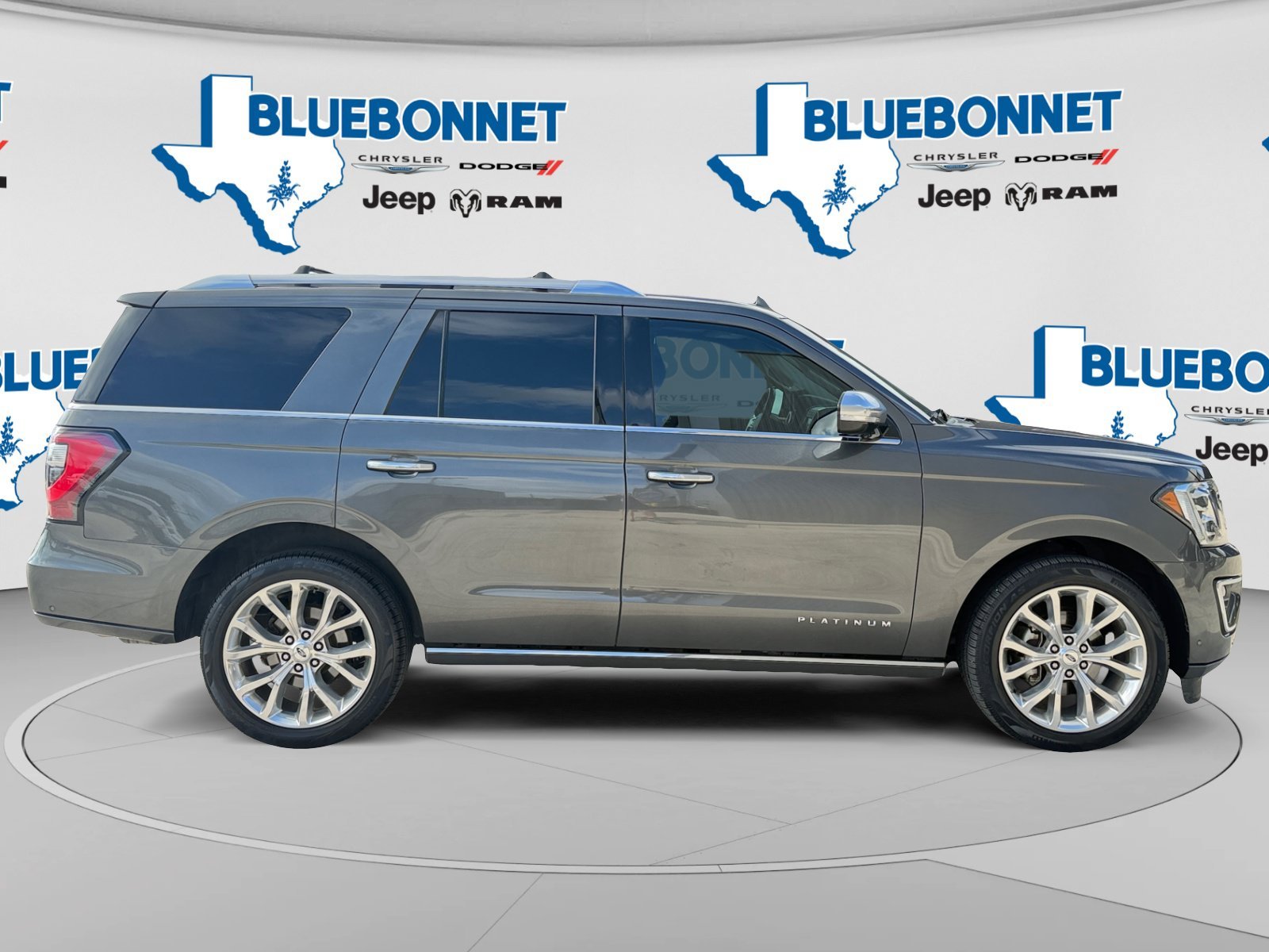 Used 2019 Magnetic Ford Platinum image 4