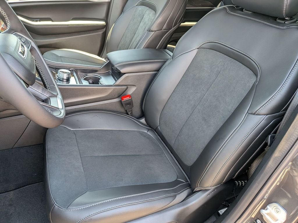 New 2026 Baltic Gray Metallic Clear-Coat Exterior Paint Jeep Altitude image 31