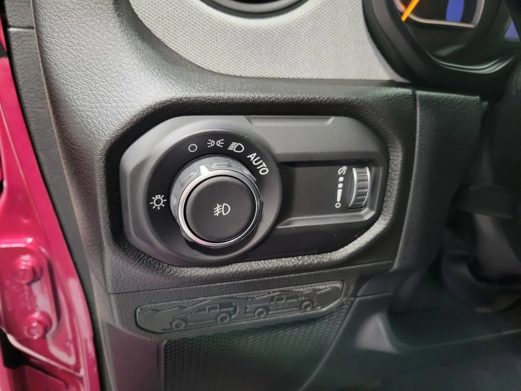 New 2026 Tuscadero Pearlcoat Jeep Sport S image 11
