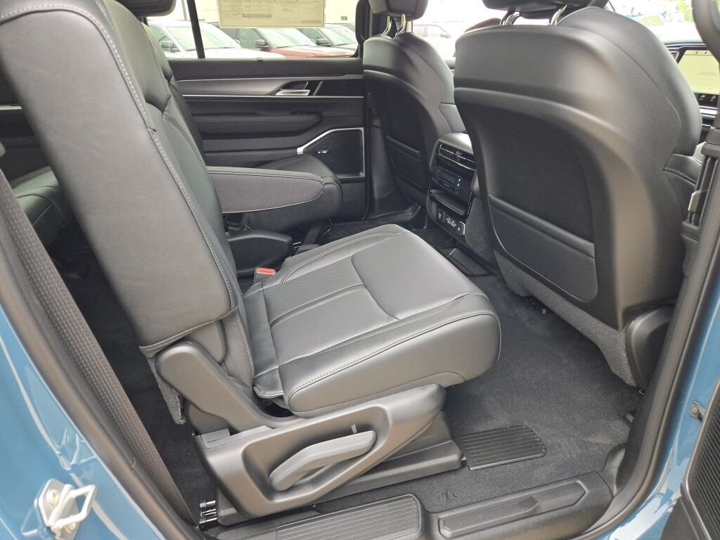 New 2026 Steel Blue Exterior Paint Jeep Limited Altitude image 10