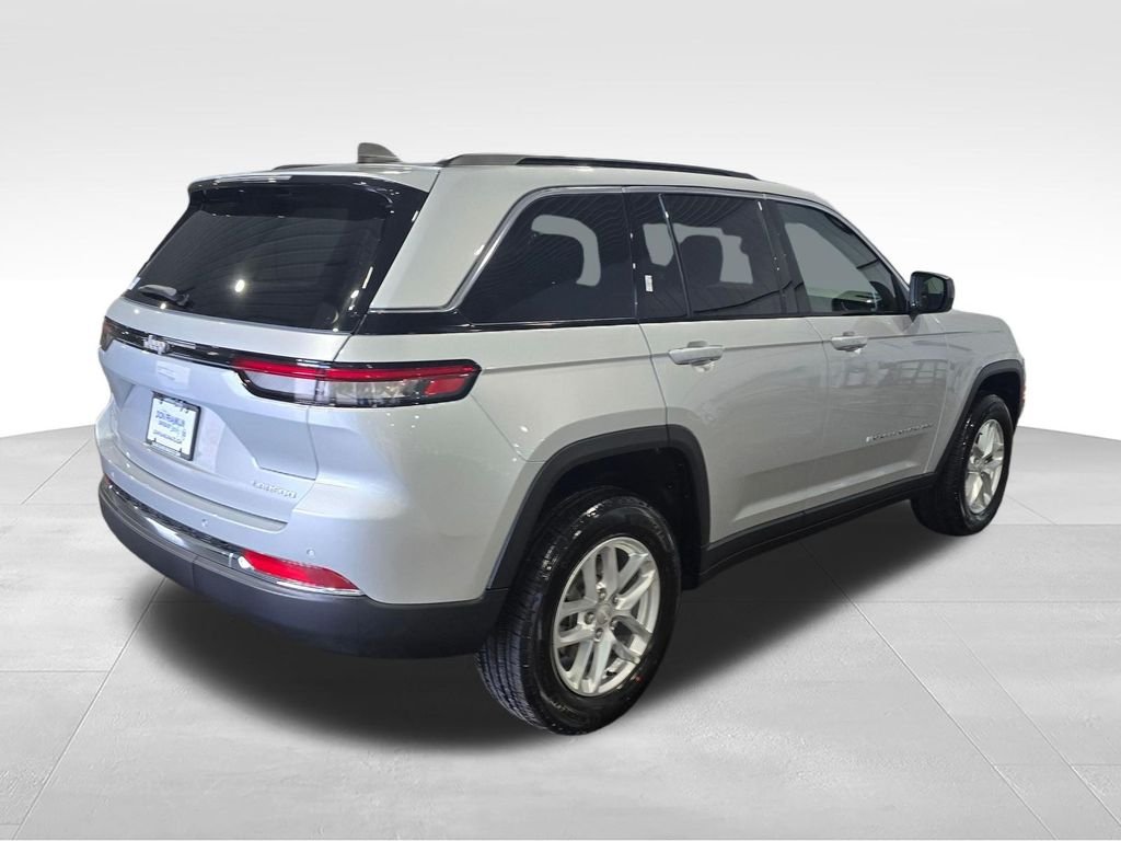 New 2026 Silver Zynith Jeep Laredo image 6
