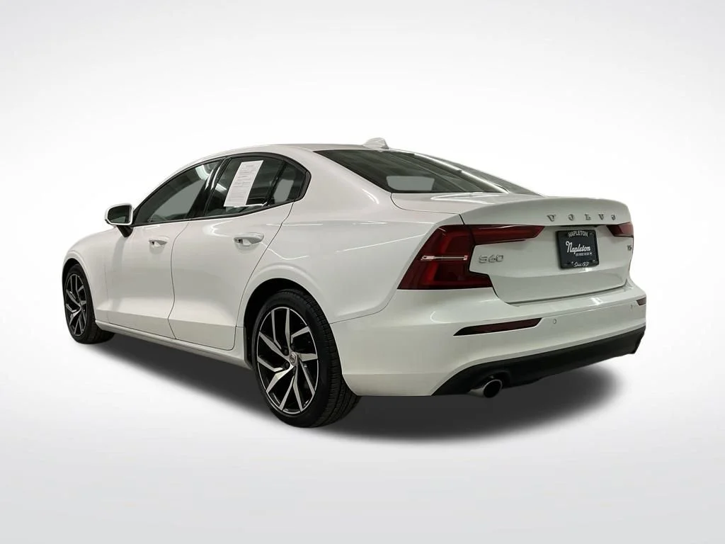 Used 2020 Crystal White Pearl Volvo T5 Momentum image 2