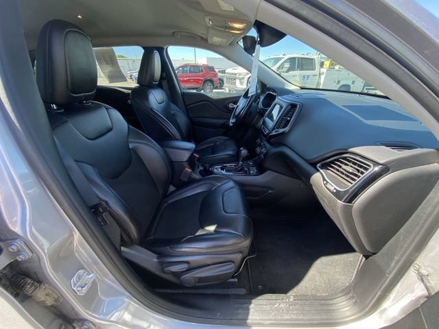 Used 2021 Silver Jeep Altitude 4x4 image 23