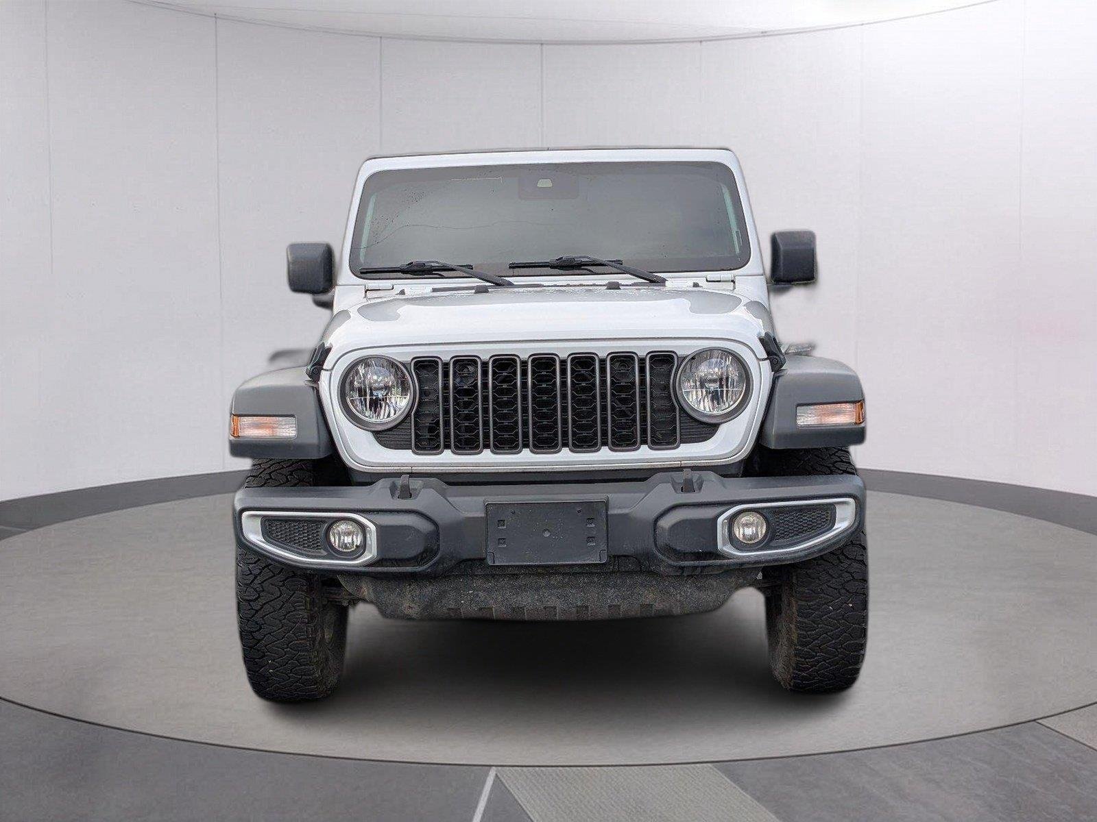 Used 2025 Bright White Clearcoat Jeep Sport S image 9