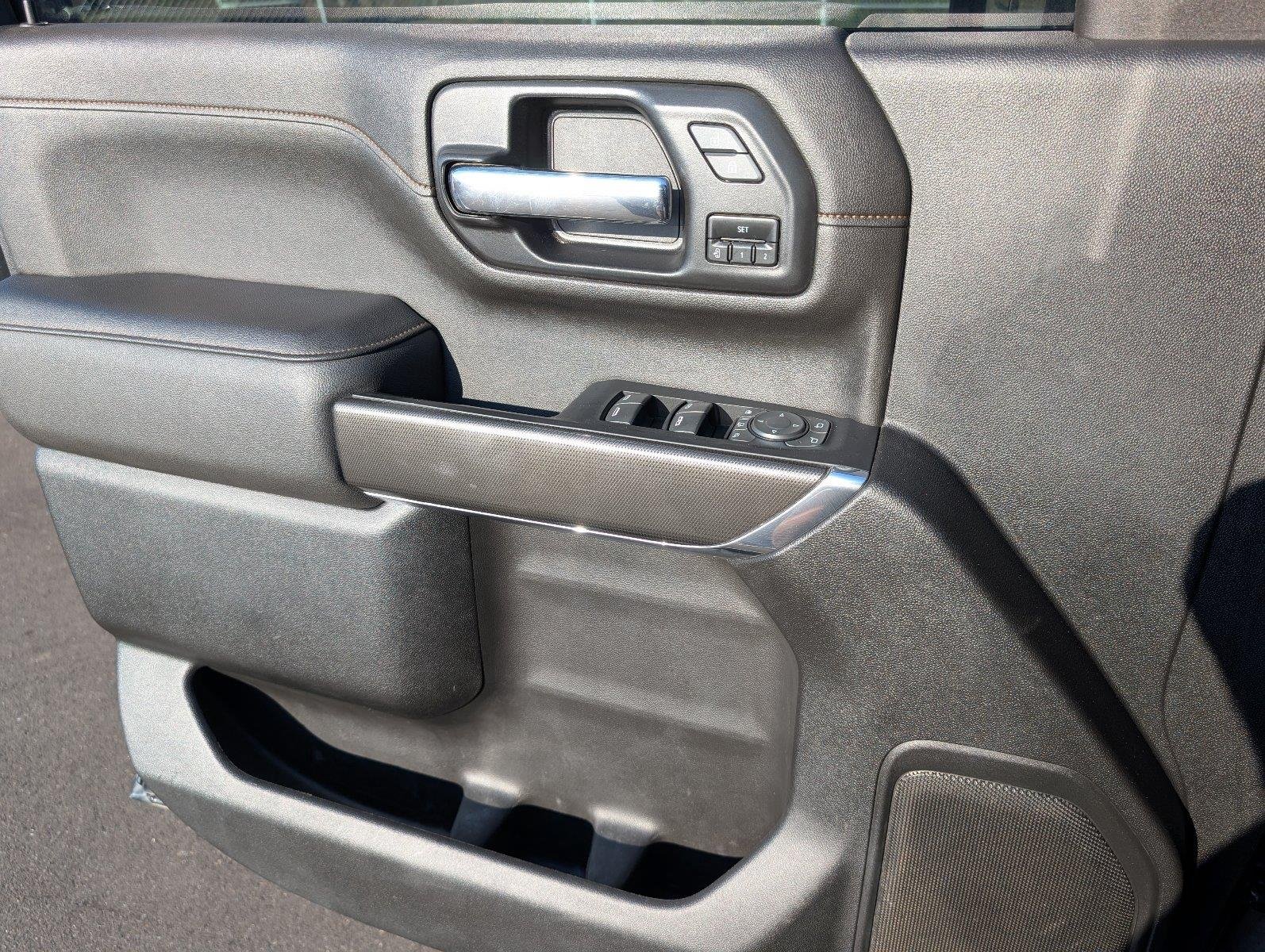 Used 2022 ONYX BLACK GMC AT4 image 17