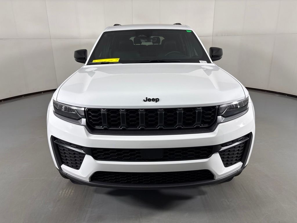 New 2026 Bright White Clear-Coat Exterior Paint Jeep Altitude image 3