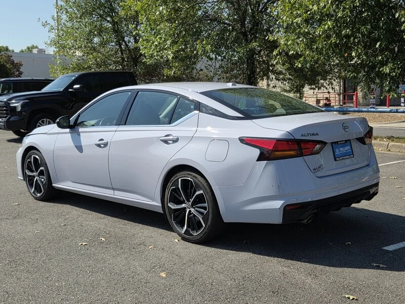 Used 2024 Pearl NISSAN 2.5 SR image 3