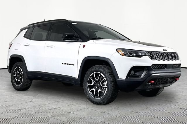 New 2026 Bright White Clear-Coat Exterior Paint Jeep Trailhawk image 3