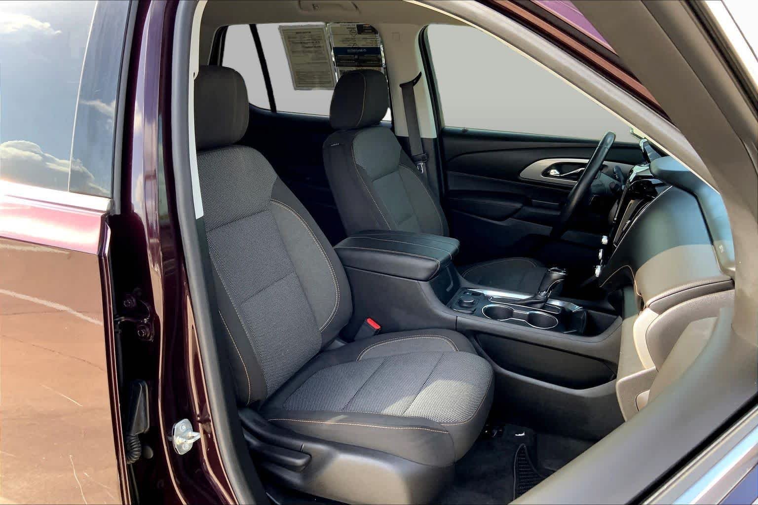 Used 2018 Black Currant Metallic Chevrolet LT Cloth image 9