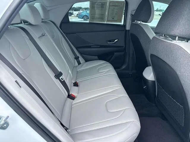 Used 2025 Serenity White Hyundai Limited image 9