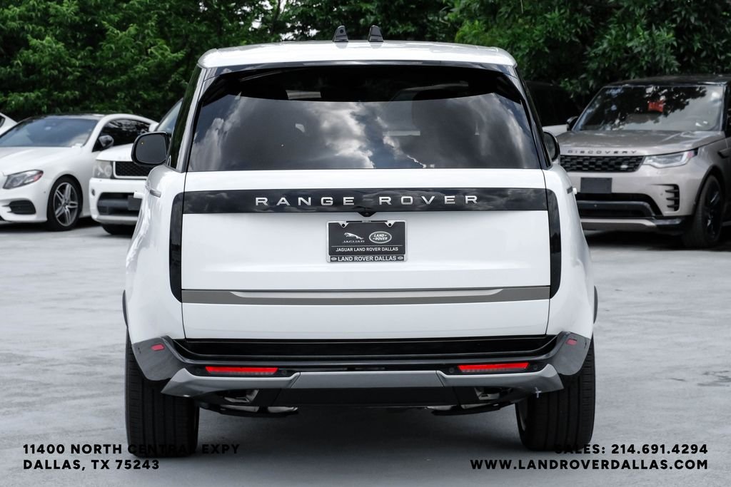 New 2026 Fuji White Land Rover SE image 9