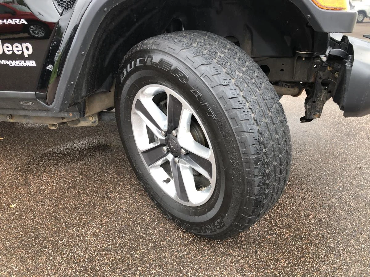 Used 2019 Black Jeep Unlimited Sahara 4x4 image 9