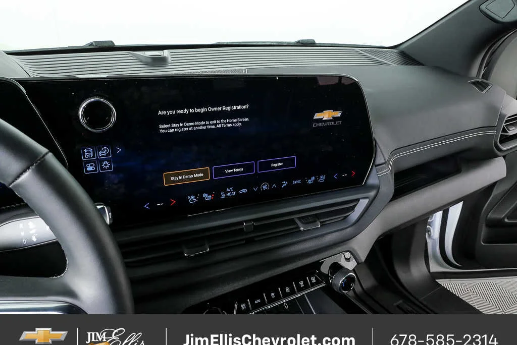 2025 Chevrolet Silverado EV LT - Photo 13