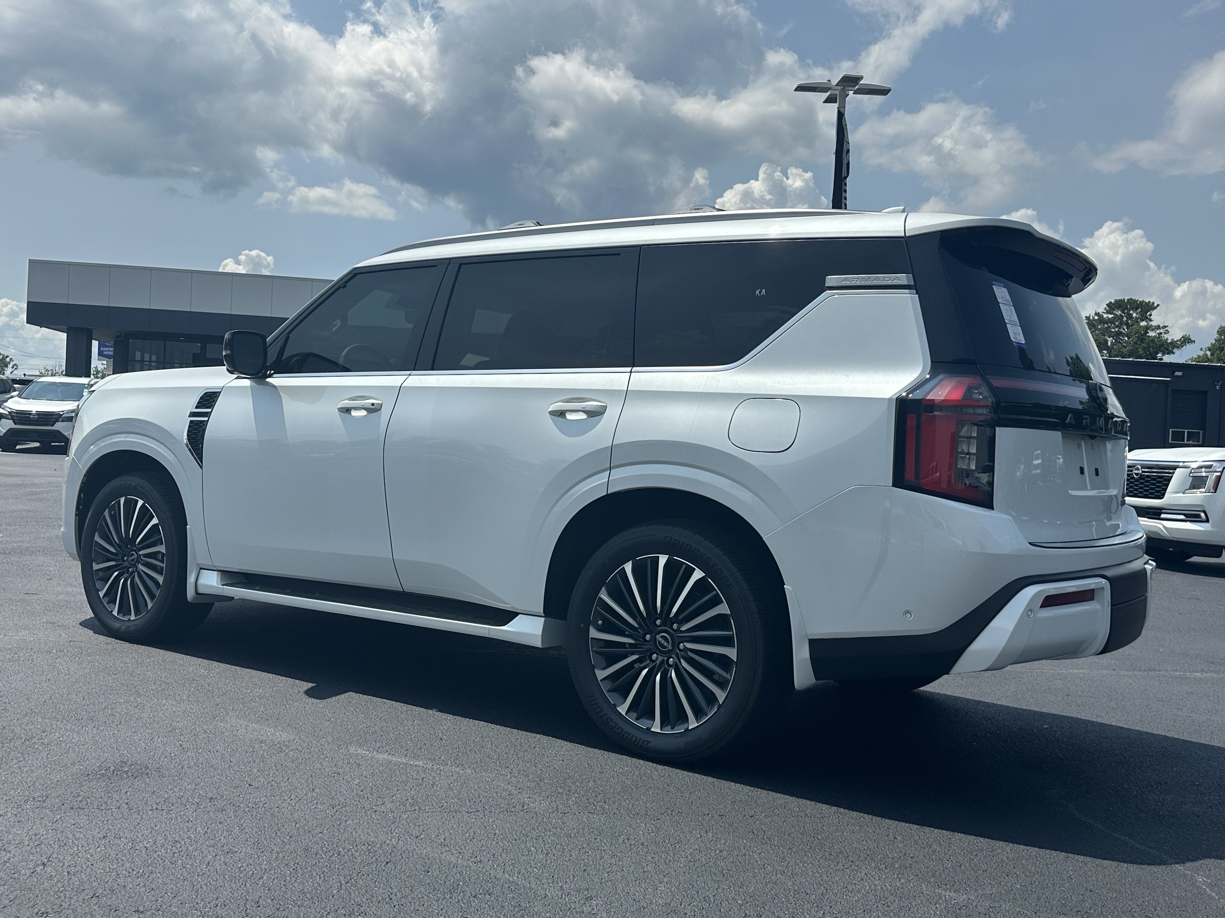 New 2026 Everest White Pearl Tricoat Nissan Platinum Reserve image 6