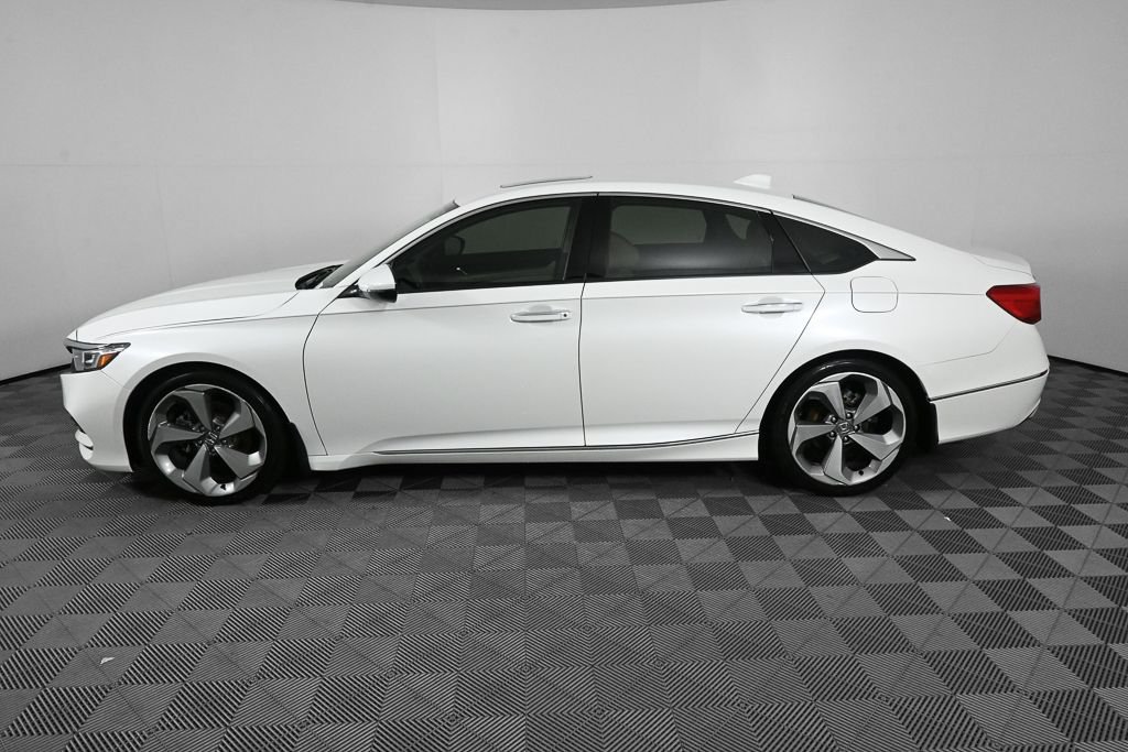 Used 2018  Honda Touring image 3