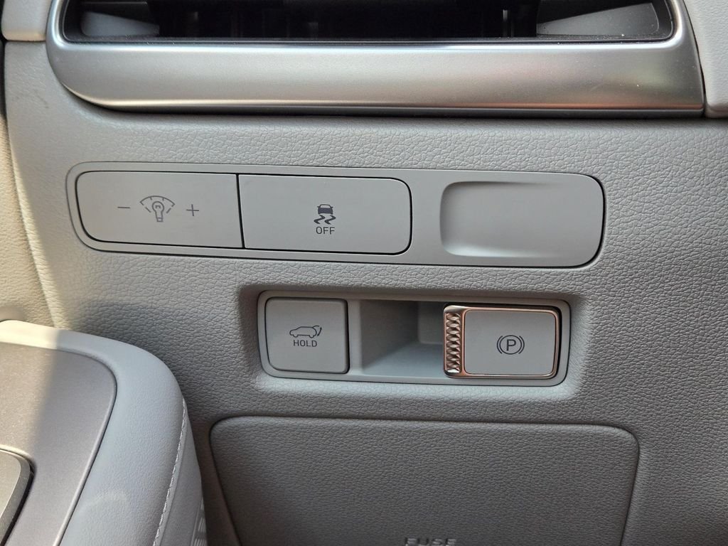 Certified Used 2025 Gray Hyundai SEL Premium image 23