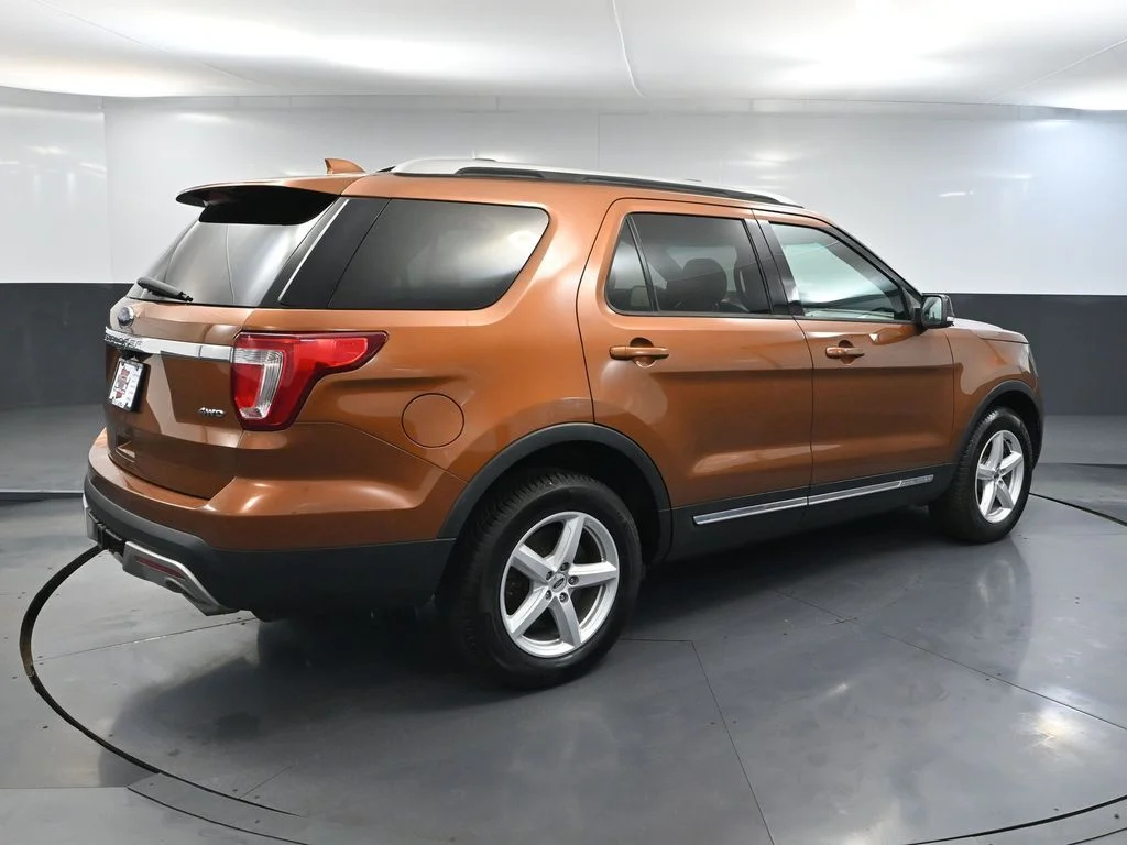 Used 2017 Red Ford XLT image 6