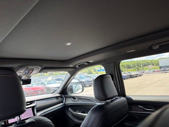 New 2026 Bright White Clear-Coat Exterior Paint Jeep  image 9